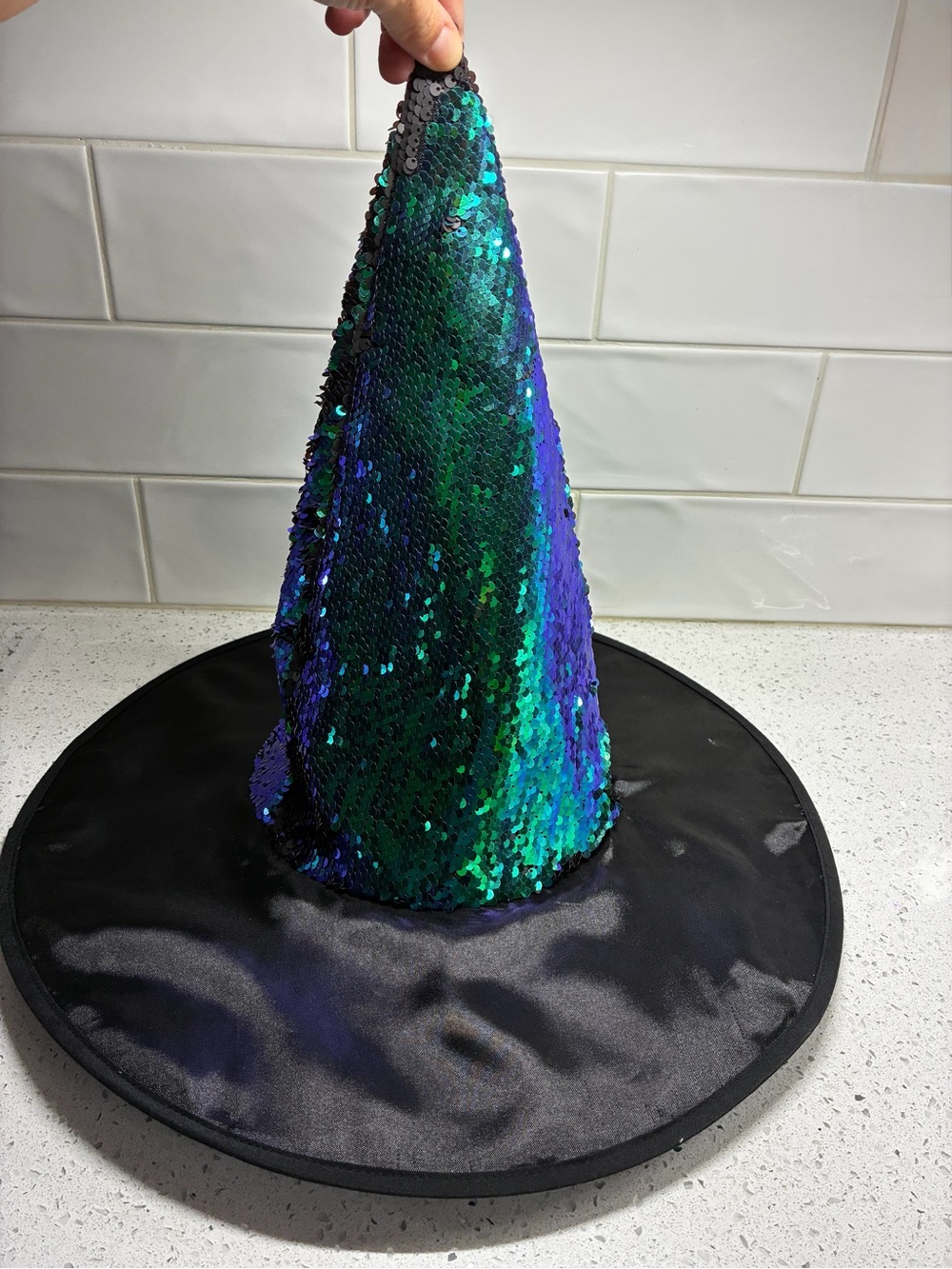 Target Hyde & EEK! Reversible Flip Sequin Witch Hat – Iridescent Green / Blue